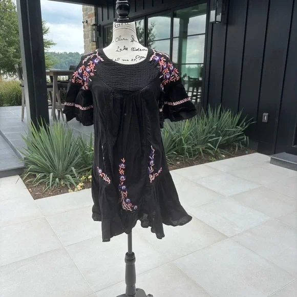 🌸 Boho Floral Embroidered Tunic Dress – XS 🌸 - Picture 1 of 6